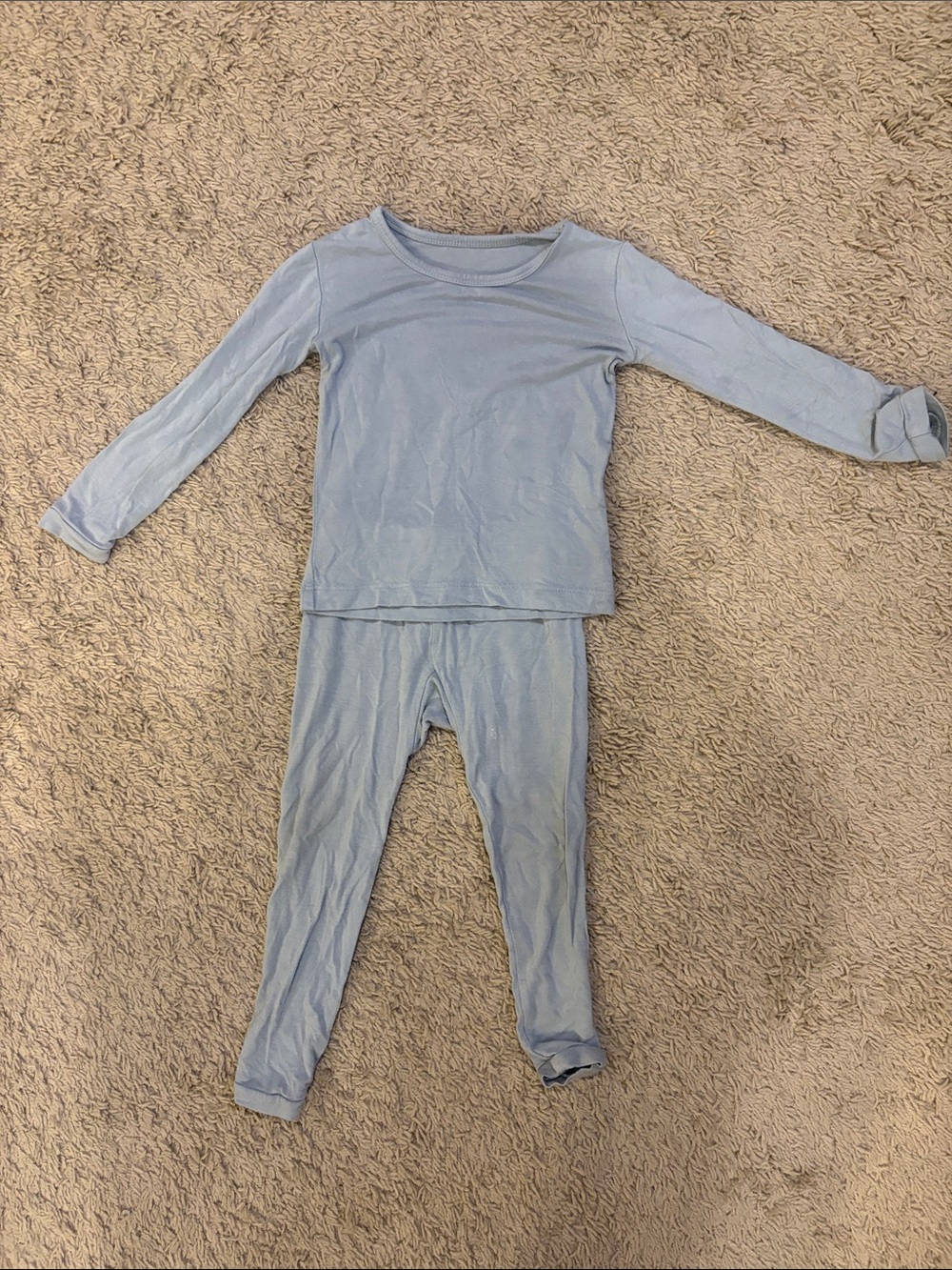 Kyte Baby Bamboo Long Sleeve PJ set in Fog. EUC. Size: 18-24 mos. Unisex.
